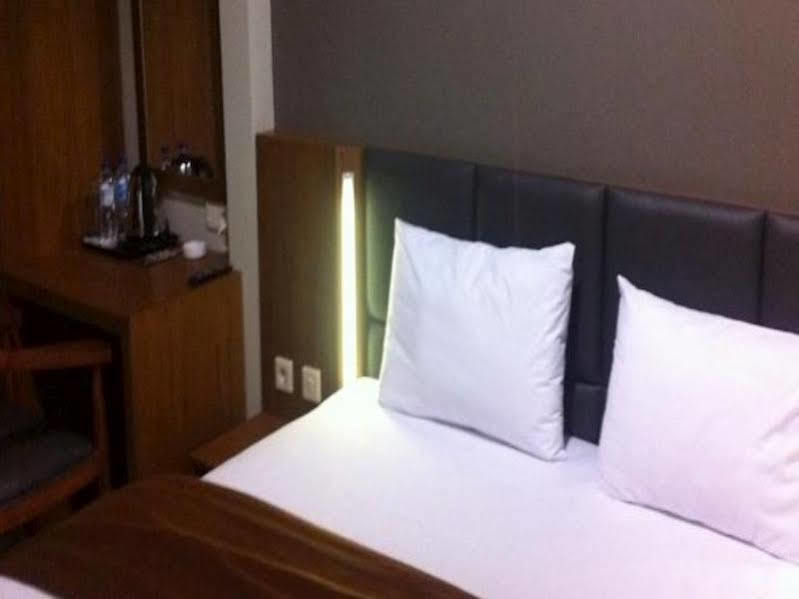 Votel Viure Hotel Jogjakarta Maguwo Zewnętrze zdjęcie