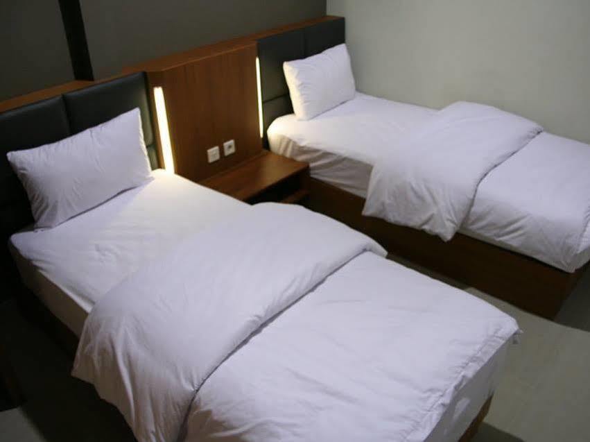 Votel Viure Hotel Jogjakarta Maguwo Zewnętrze zdjęcie
